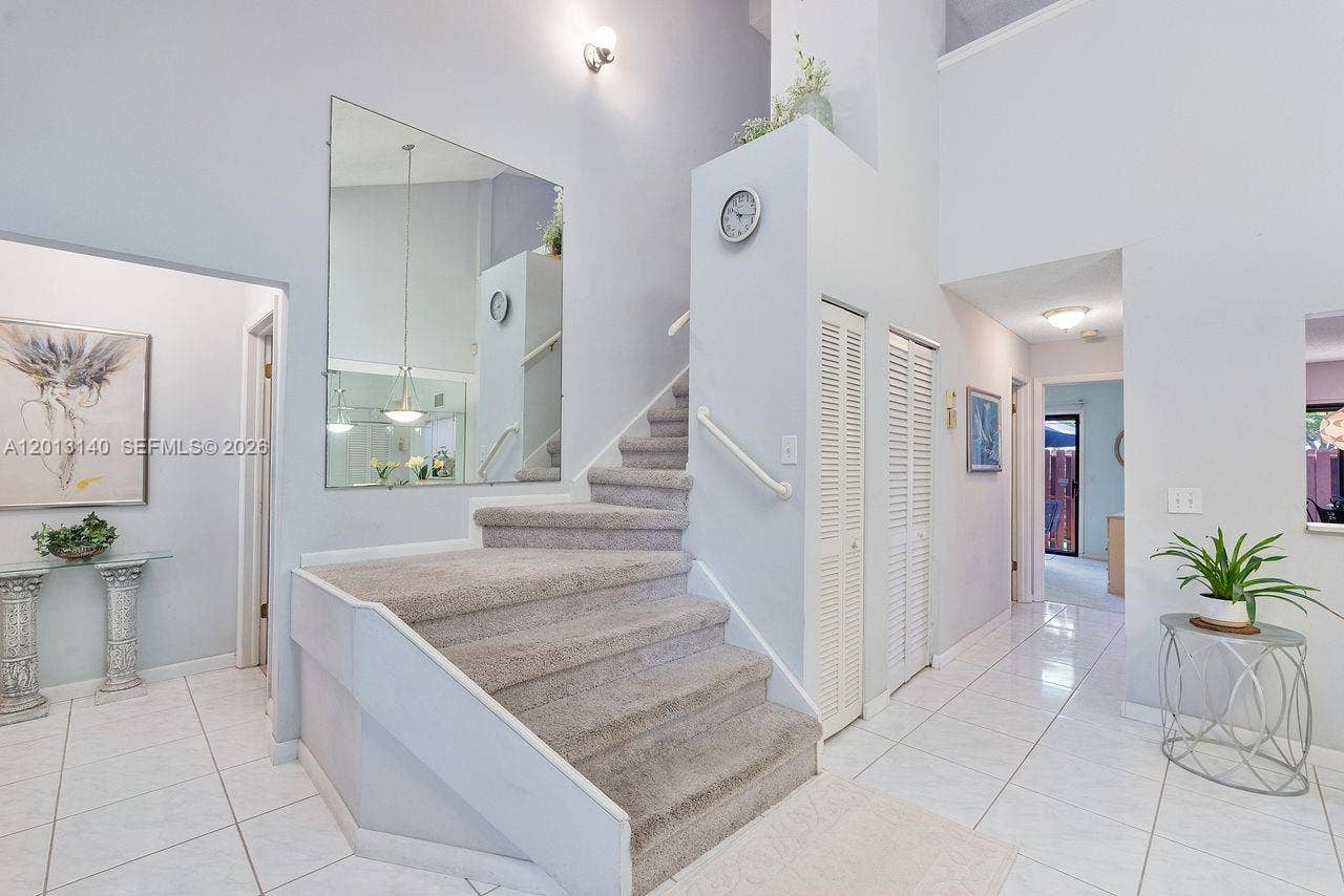 462 SE 14th Street, Dania Beach, FL 33004 Steps to primary bedroom