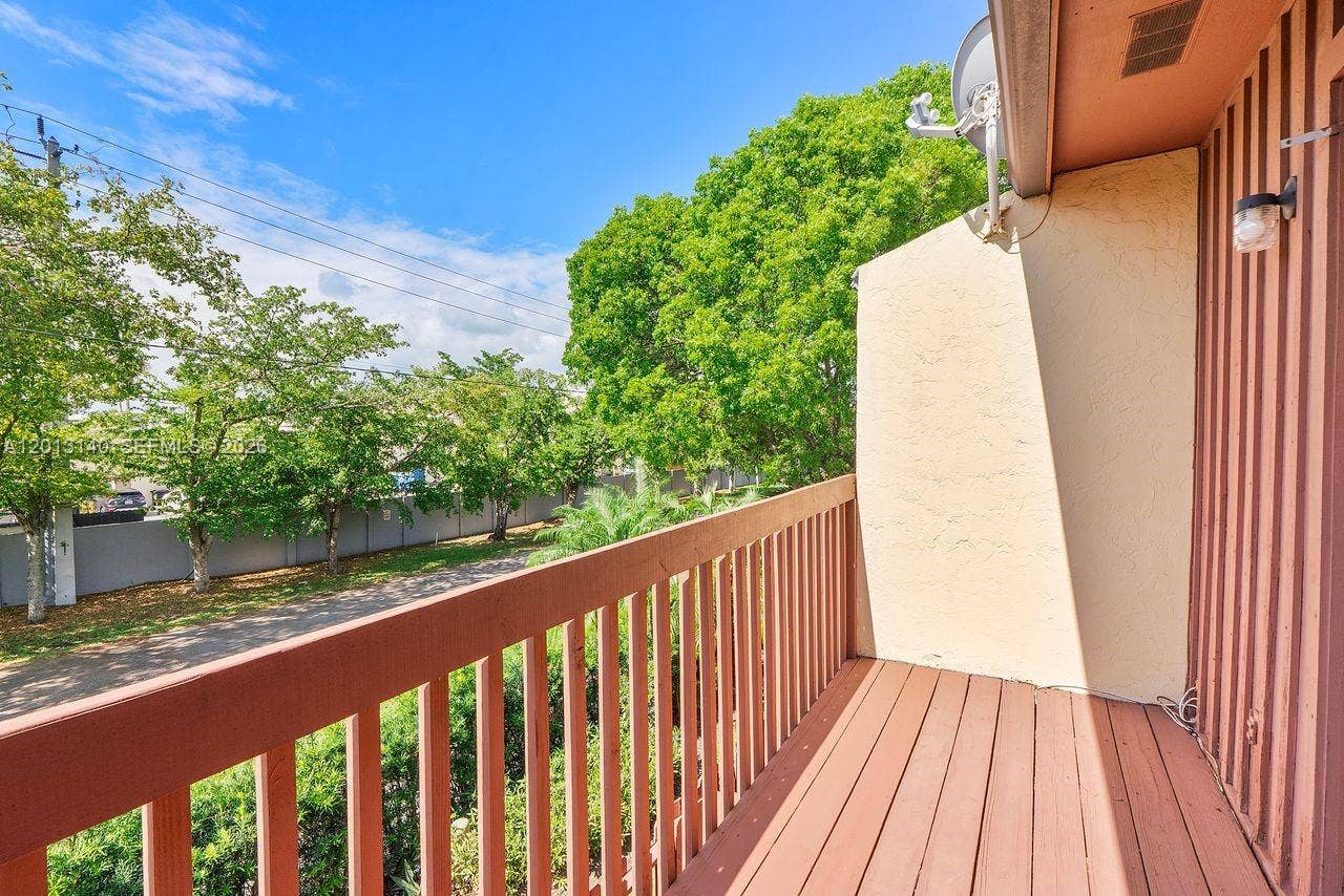 462 SE 14th Street, Dania Beach, FL 33004 Balcony view