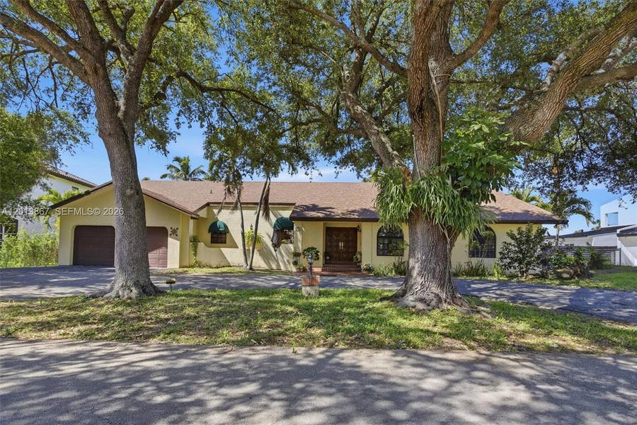 Property photo for 7200 N Oakmont Drive, Hialeah, FL