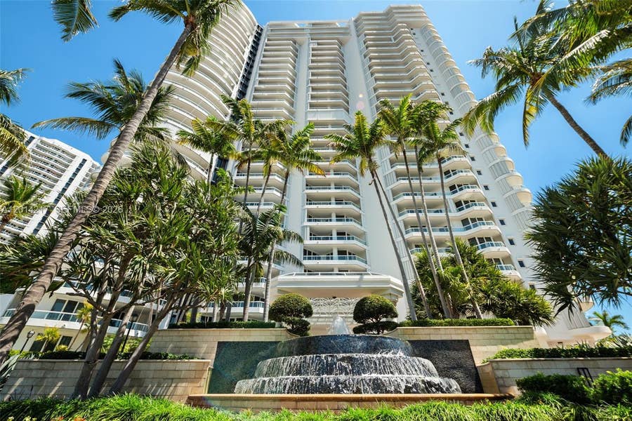 Property photo for 21050 Point Place, #302, Aventura, FL