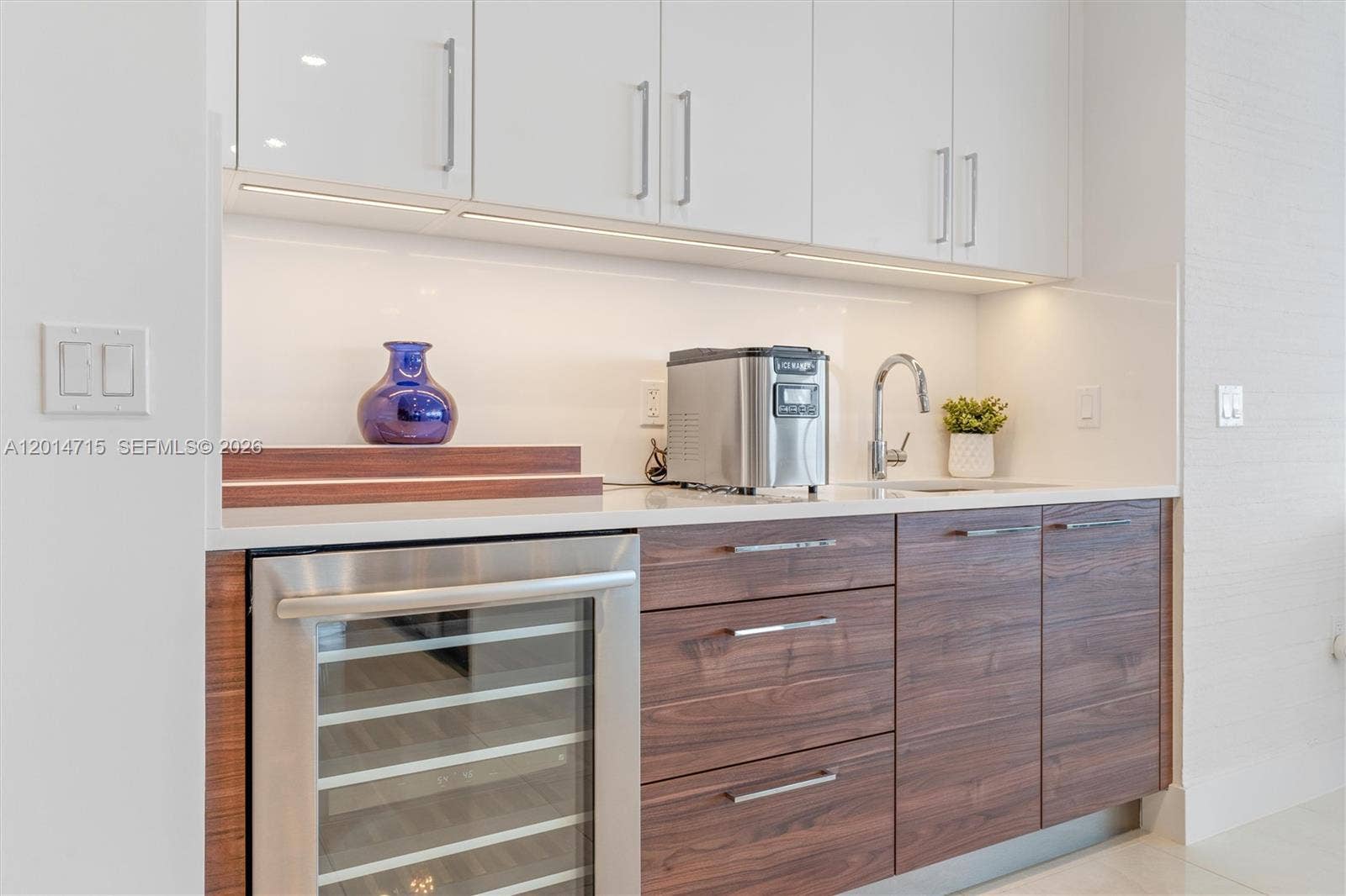 100 E Las Olas Boulevard, #4203, Fort Lauderdale, FL 33301 Wet Bar & Wine Cooler