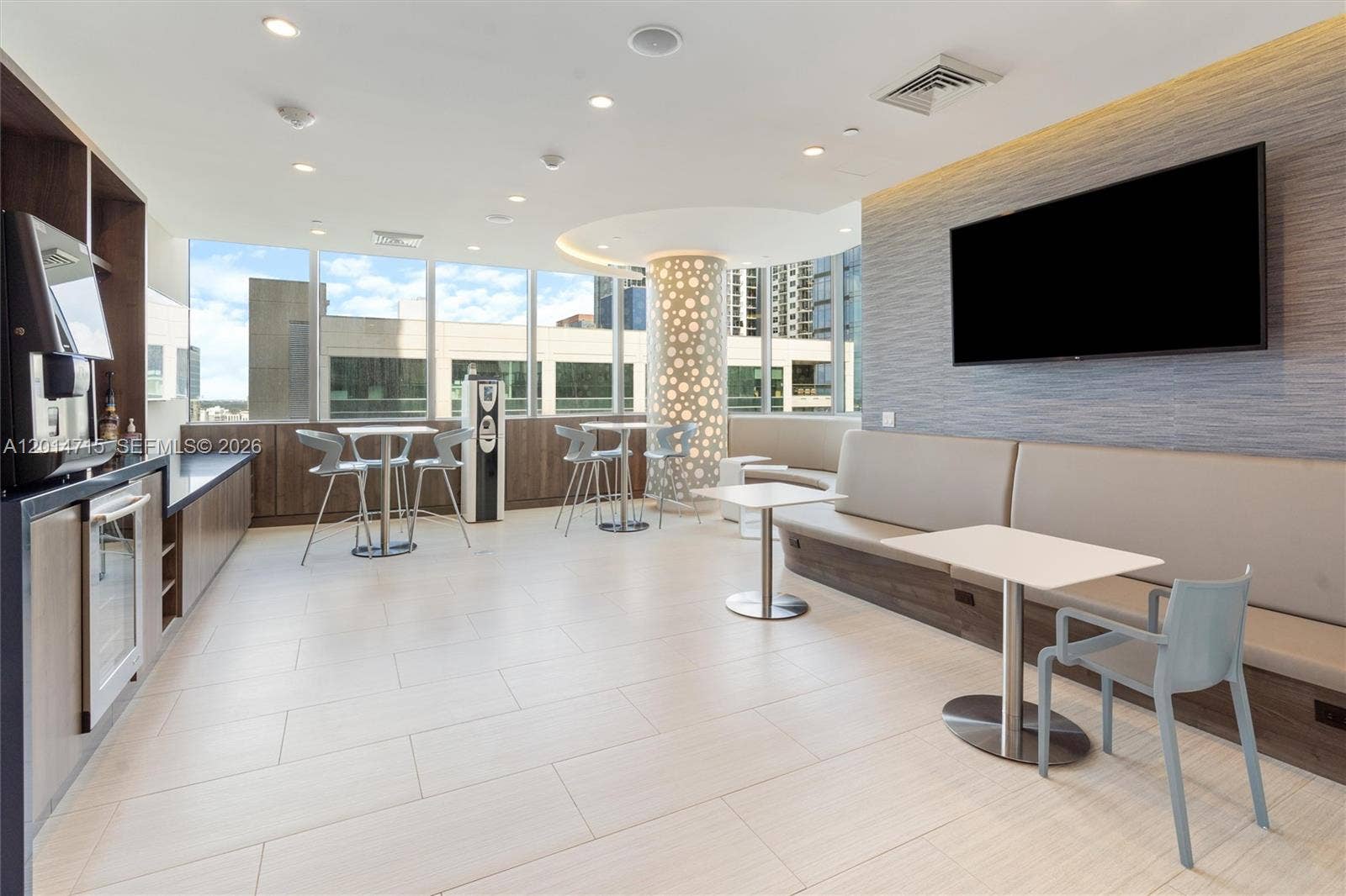 100 E Las Olas Boulevard, #4203, Fort Lauderdale, FL 33301 Lounge-Coffee room
