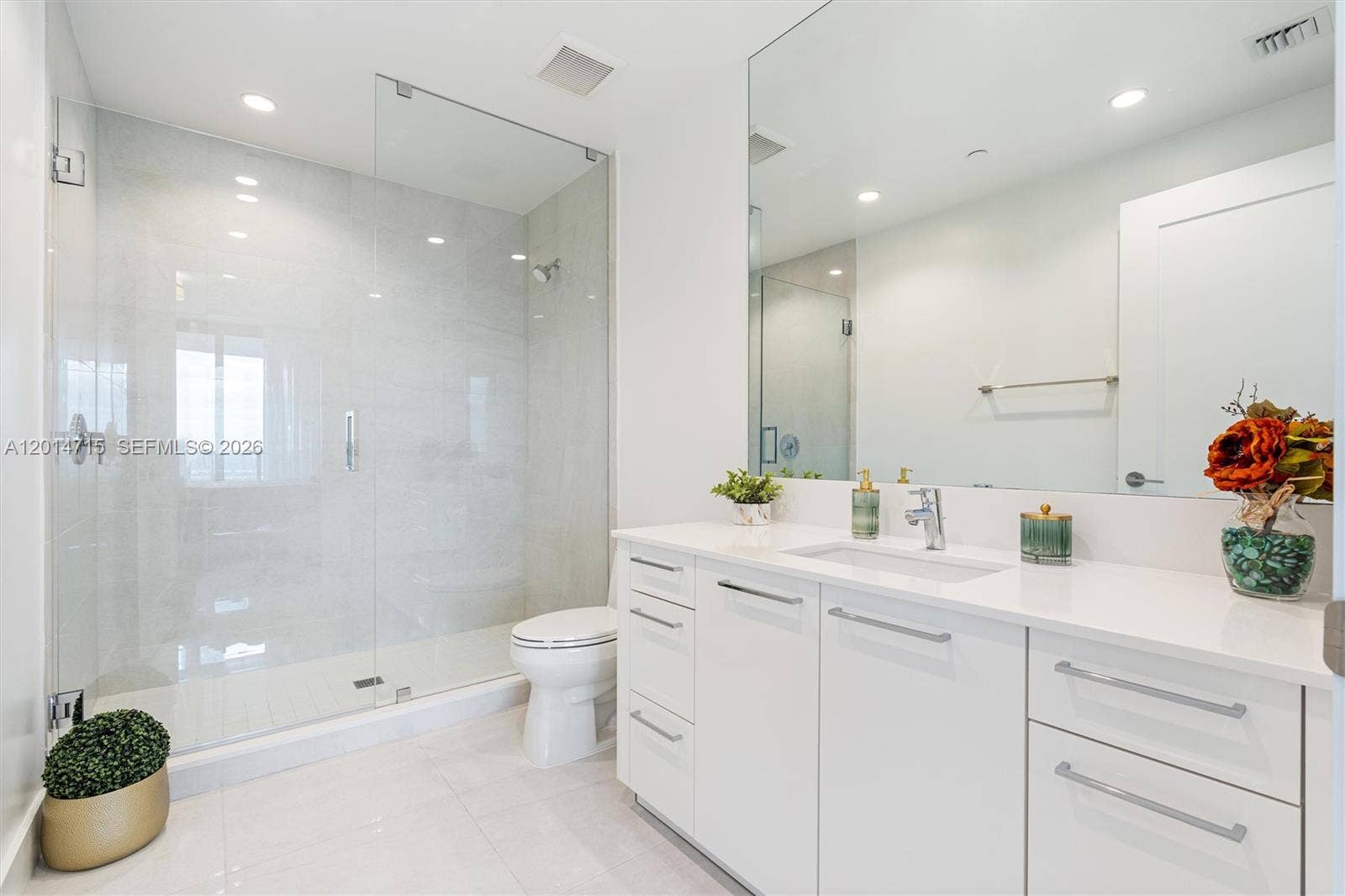 100 E Las Olas Boulevard, #4203, Fort Lauderdale, FL 33301 2nd bathroom