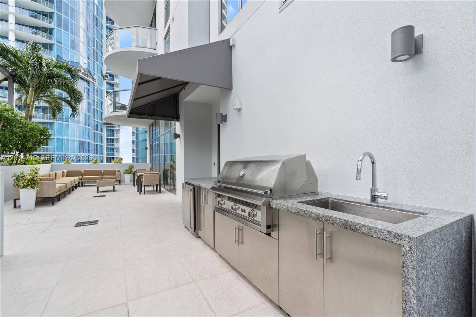 100 E Las Olas Boulevard, #4203, Fort Lauderdale, FL 33301 summer kitchen - building pool area