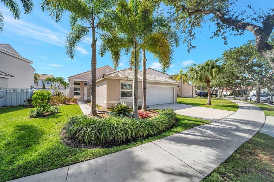 Property photo for 941 Briar Ridge Road, Weston, FL