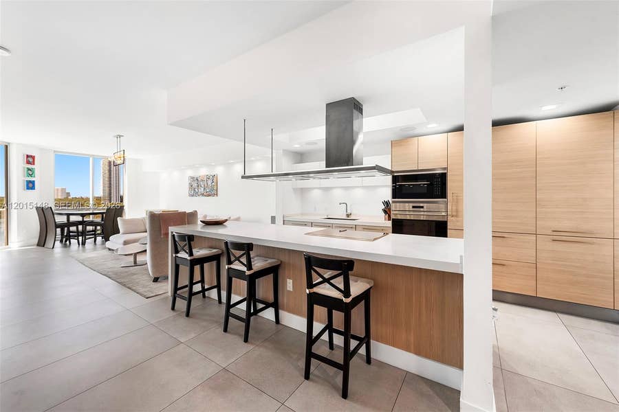 Property photo for 17111 Biscayne Boulevard, #606, North Miami Beach, FL