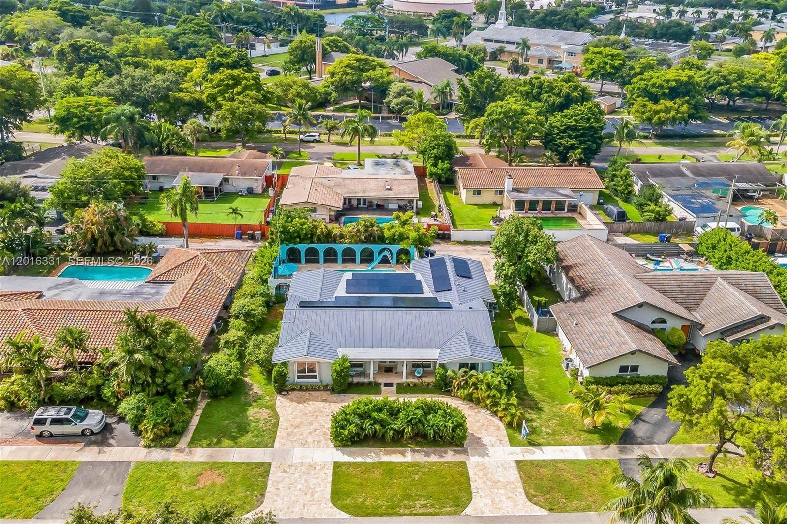 633 N Crescent Drive, Hollywood, FL 33021 Photo 1