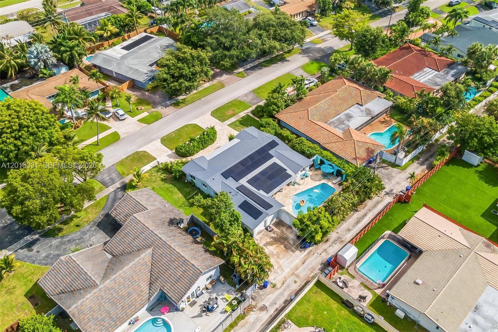 633 N Crescent Drive, Hollywood, FL 33021 Photo 4