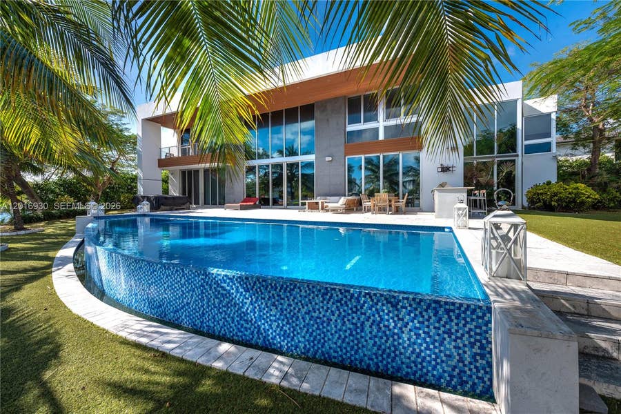 Property photo for 400 Tamarind Drive, Hallandale Beach, FL