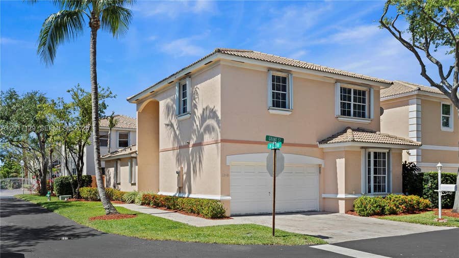 Property photo for 1240 Grant Street, Hollywood, FL