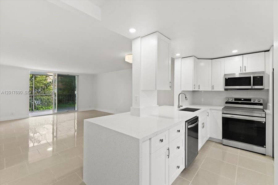 Property photo for 319 NE 14th Avenue, #201, Hallandale Beach, FL