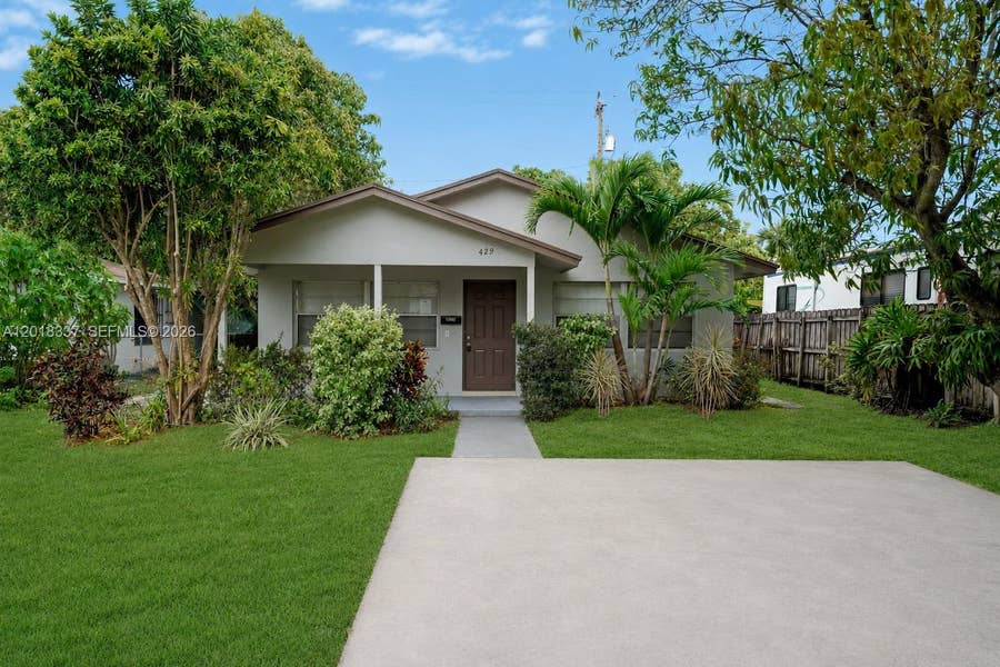 Property photo for 429 Avenida Hermosa, West Palm Beach, FL