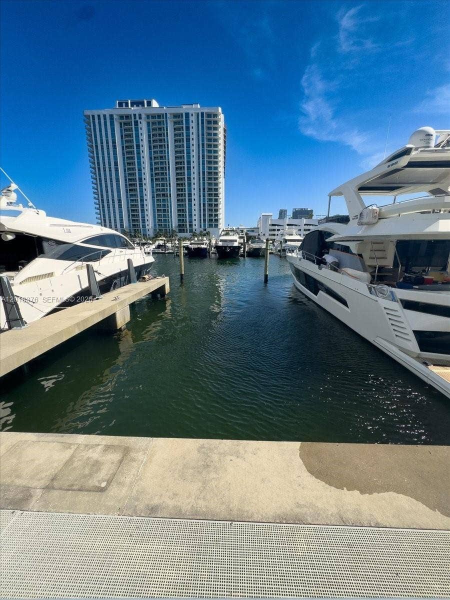 Property photo for 17111 Biscayne Boulevard, North Miami Beach, FL