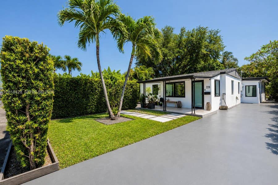 Property photo for 228 SW 22nd Street, Fort Lauderdale, FL