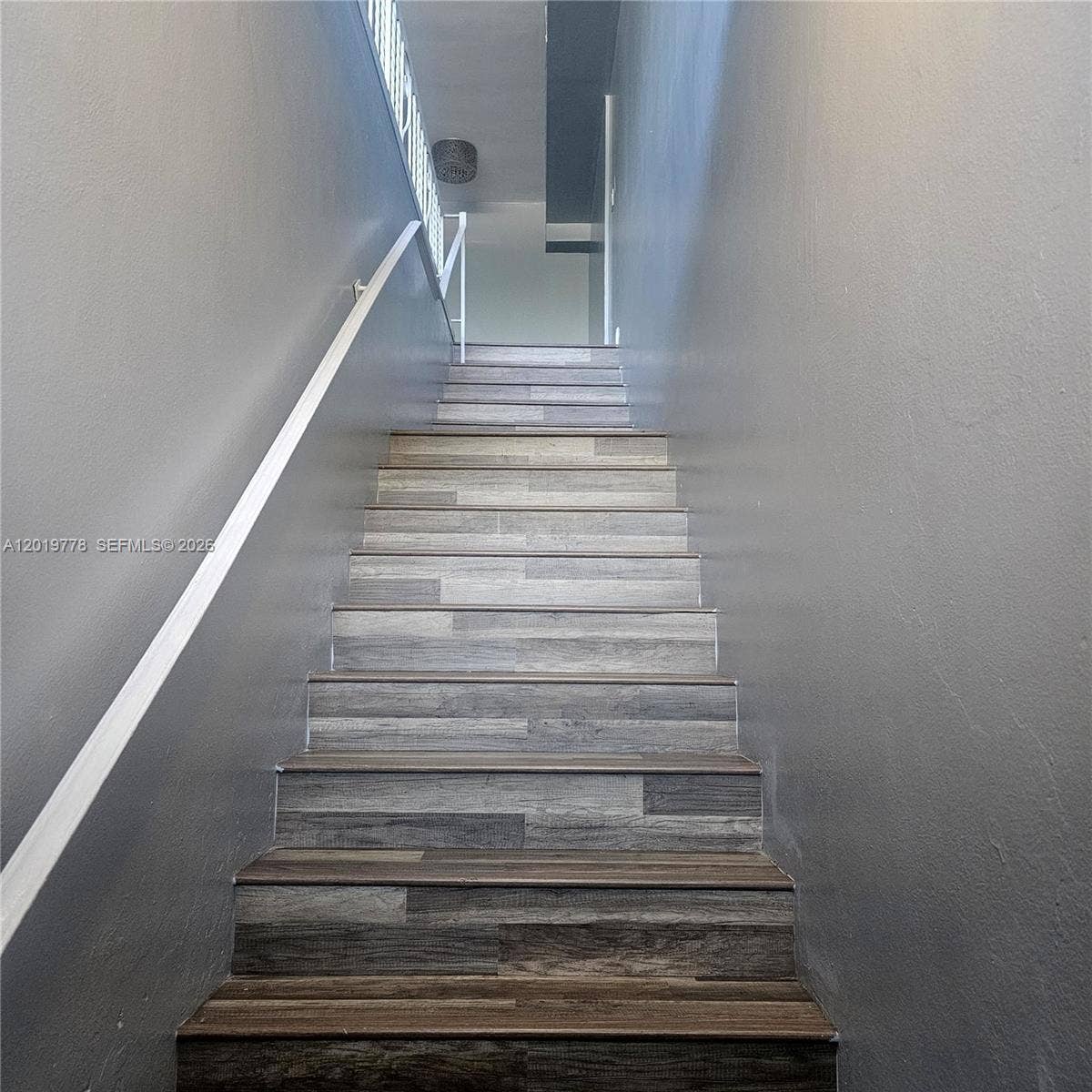 3116 E Sunrise Boulevard, #3116, Fort Lauderdale, Fort Lauderdale, FL 33304 2nd floor walk up entrance...wood flooring throughout