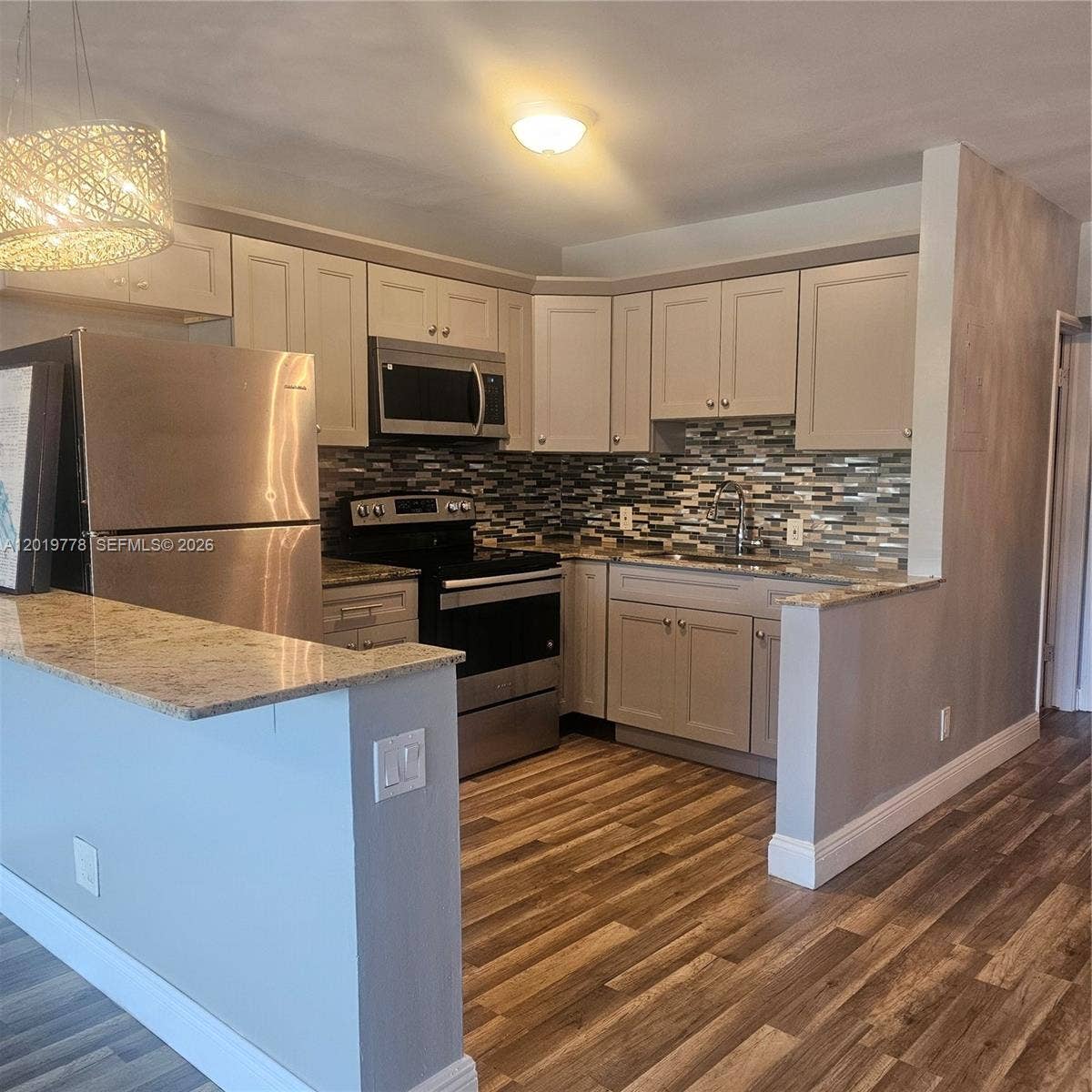 3116 E Sunrise Boulevard, #3116, Fort Lauderdale, Fort Lauderdale, FL 33304 newer kitchen, tile backsplash, casual dining counter/workspace