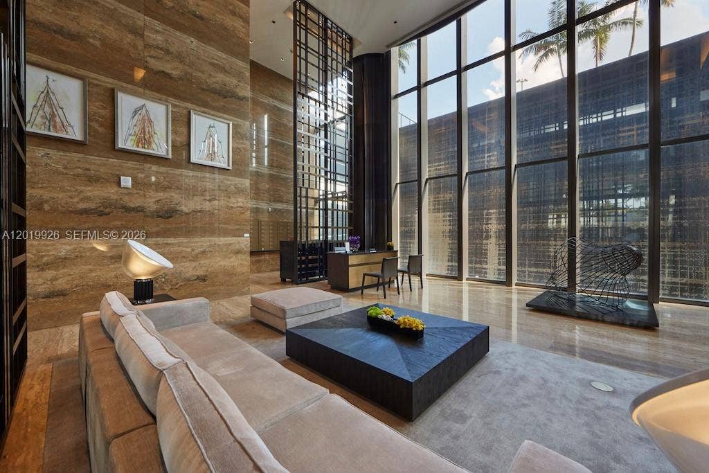 800 S Pointe Drive, #Penthouse 2204, Miami Beach, FL 33139 Common Area - Lobby