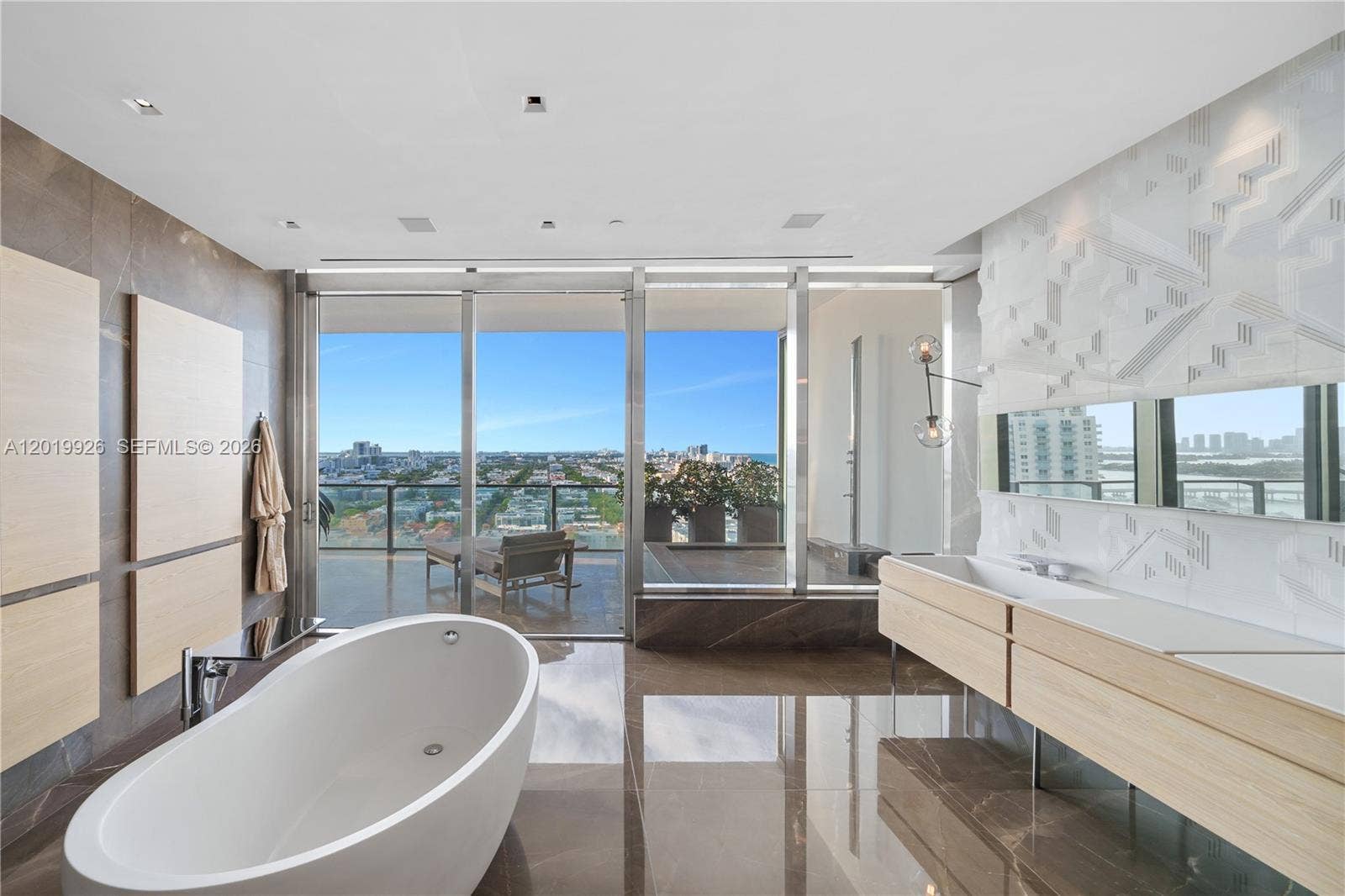 800 S Pointe Drive, #Penthouse 2204, Miami Beach, FL 33139 Photo 29