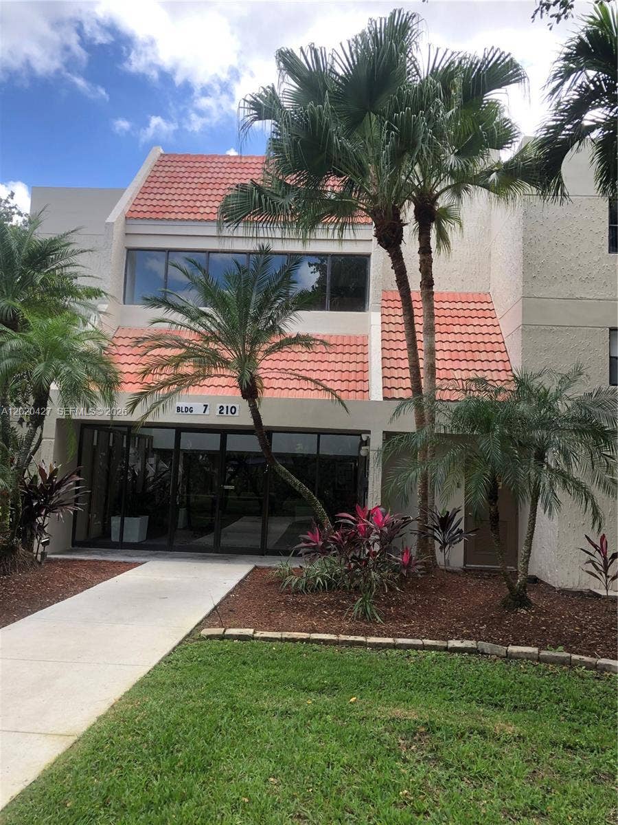 Property photo for 210 Lakeview Drive, #207, Weston, FL