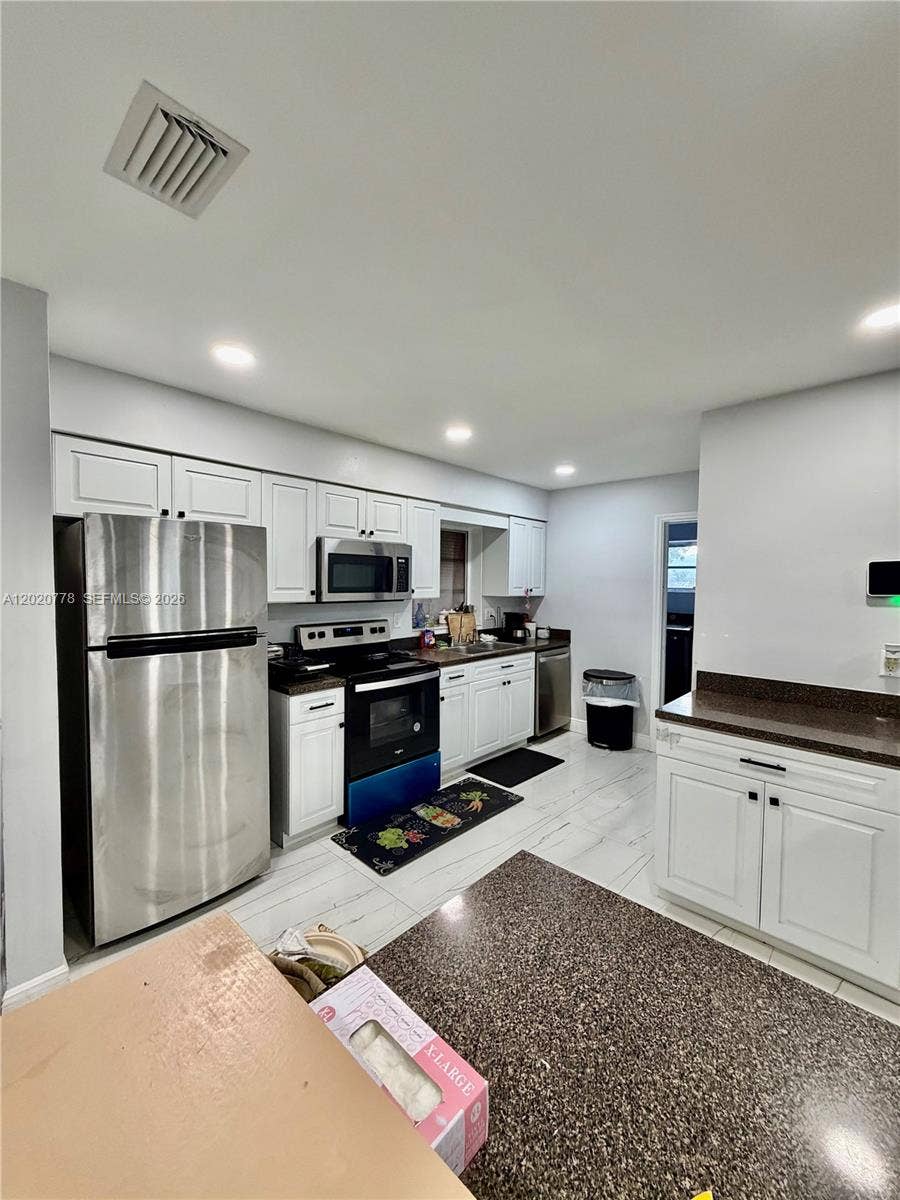 518 NW 47th Court, Oakland Park, FL 33309 Photo 3