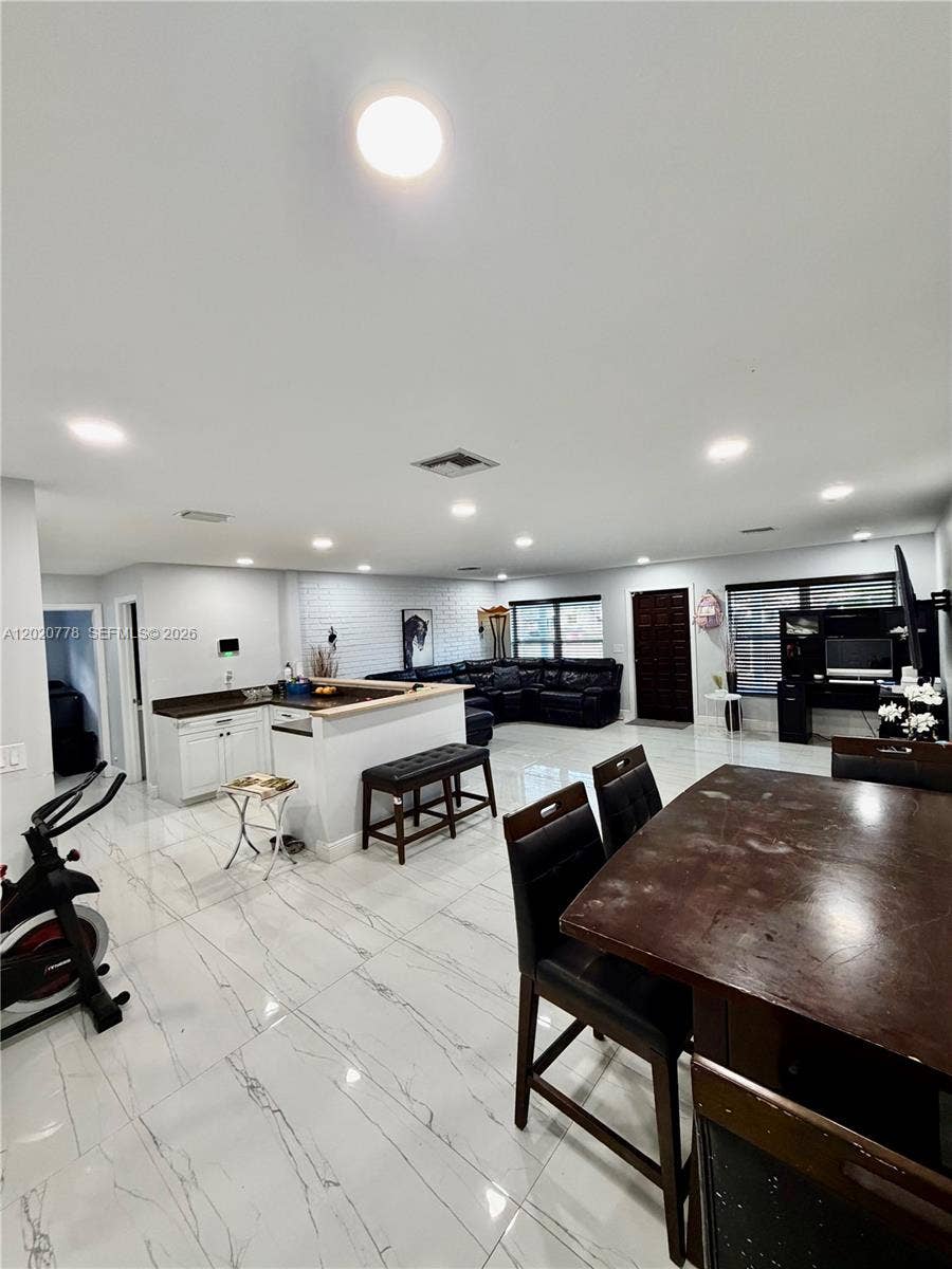 518 NW 47th Court, Oakland Park, FL 33309 Photo 4