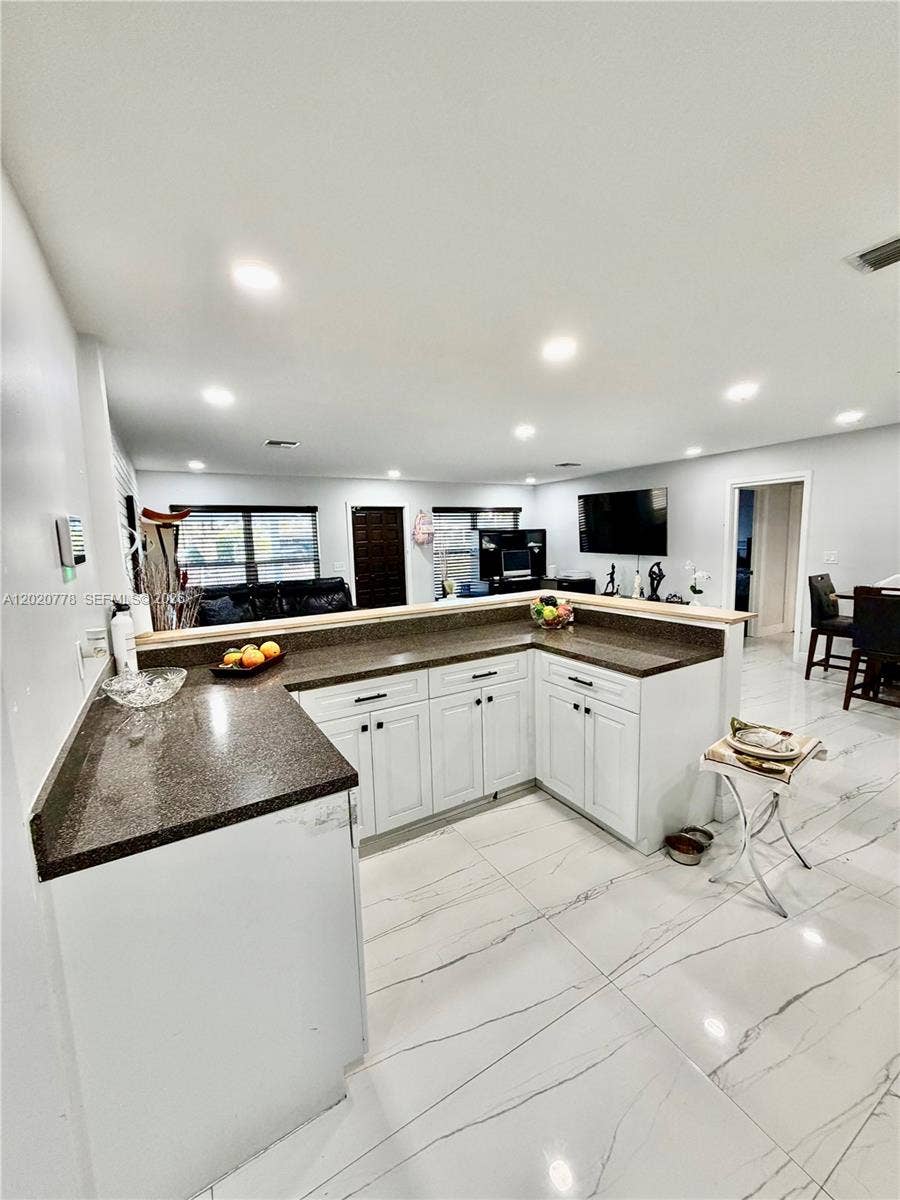 518 NW 47th Court, Oakland Park, FL 33309 Photo 2