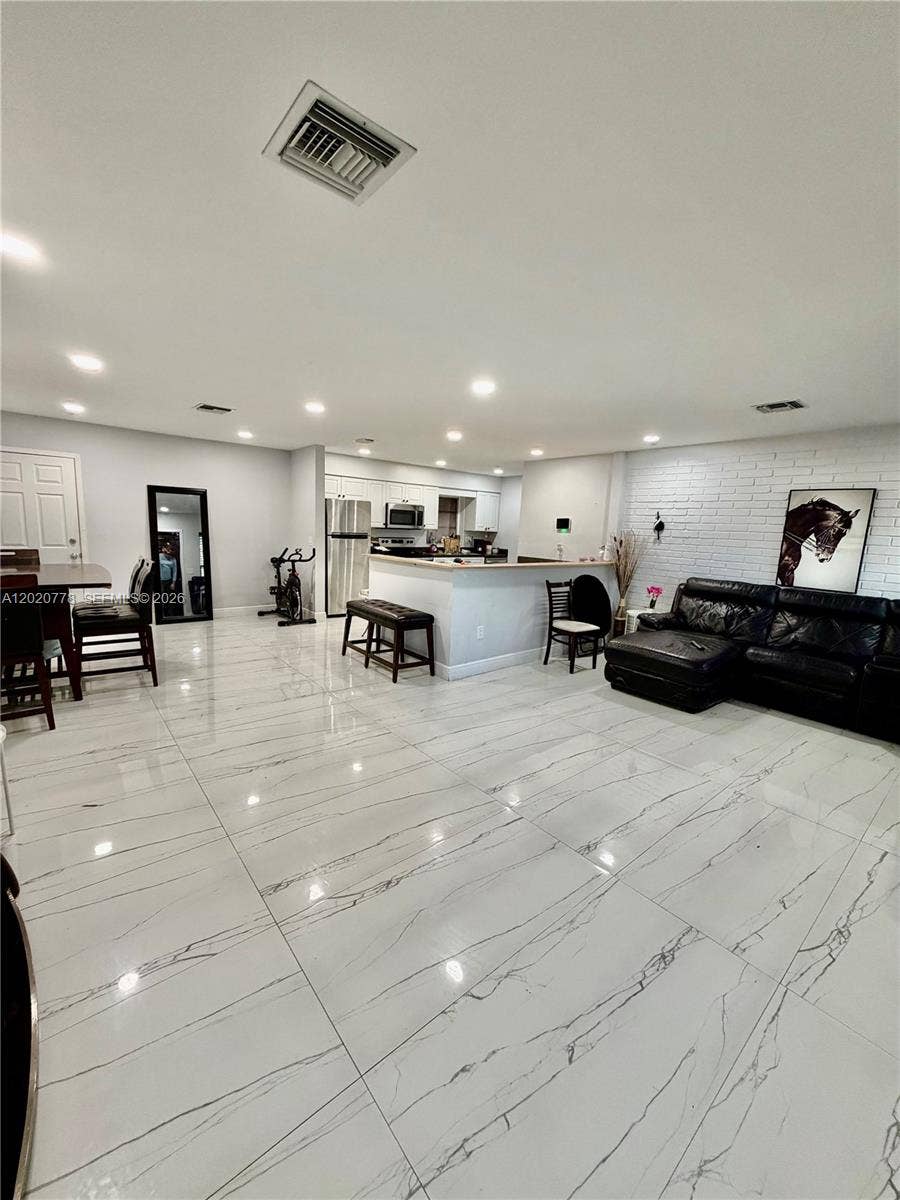518 NW 47th Court, Oakland Park, FL 33309 Photo 5