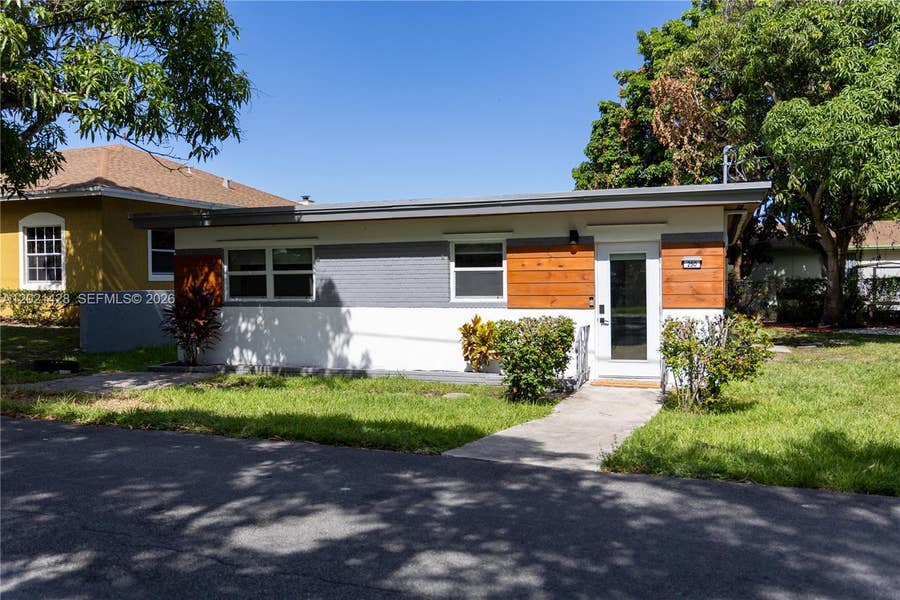 Property photo for 250 NW 14th Way, Dania Beach, FL