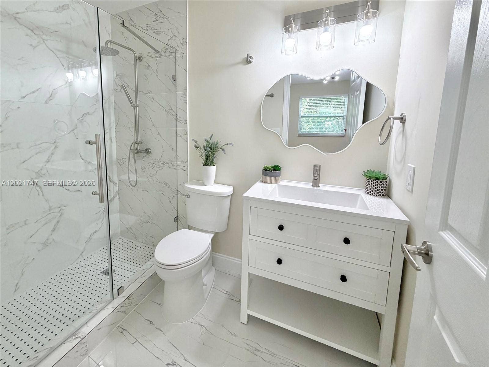 1555 NW 6th Avenue, Pompano Beach, FL 33060 Master Bathroom