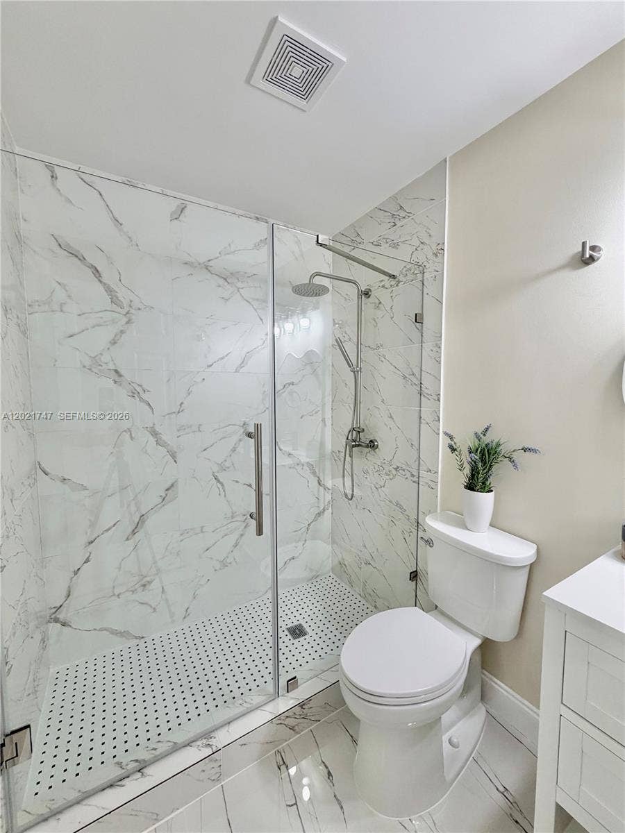 1555 NW 6th Avenue, Pompano Beach, FL 33060 Master Bathroom