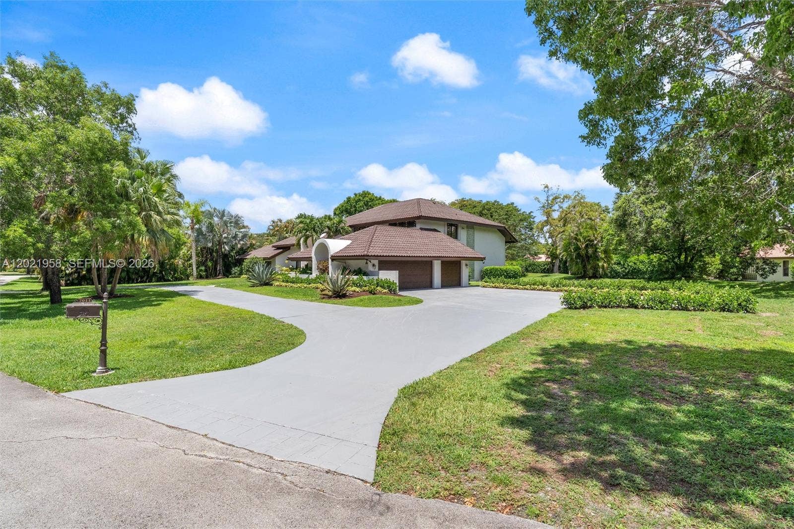 7011 Hialeah Lane, Parkland, FL 33067 Photo 2