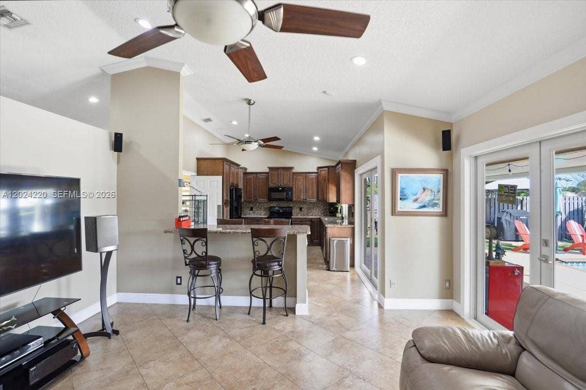 6520 Olde Moat Way, Davie, FL 33331 Photo 7