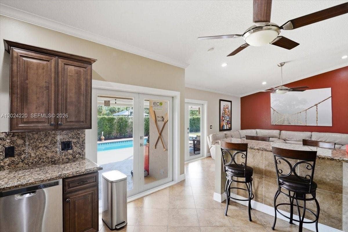 6520 Olde Moat Way, Davie, FL 33331 Photo 10