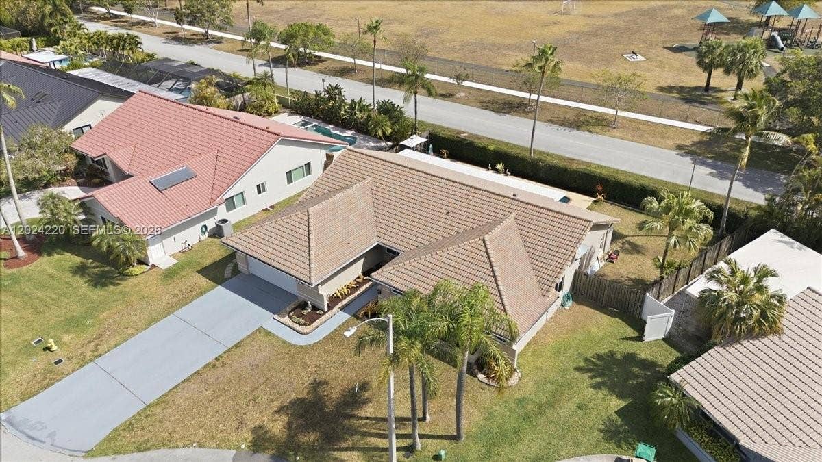 6520 Olde Moat Way, Davie, FL 33331 Photo 31