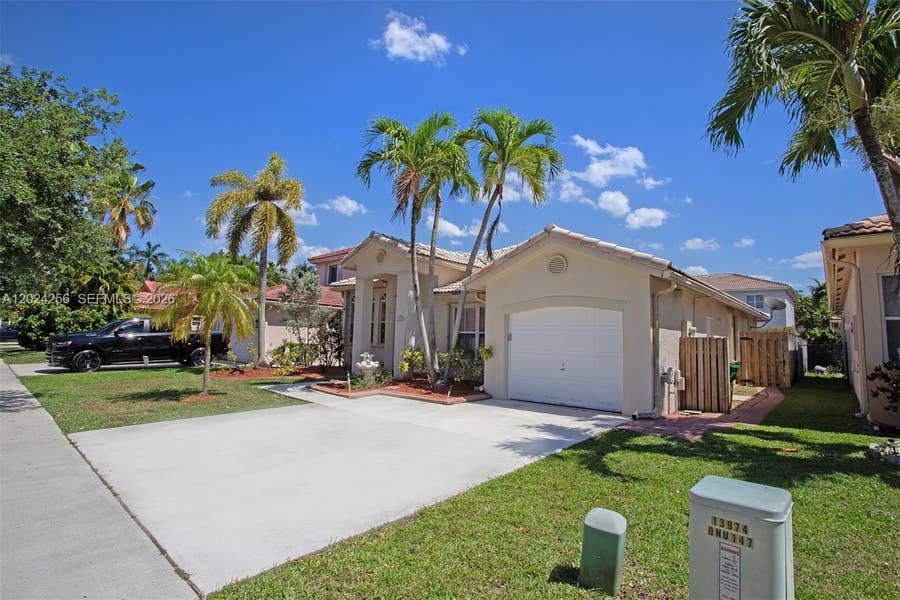Property photo for 13964 N Cypress Cove Circle, Davie, FL