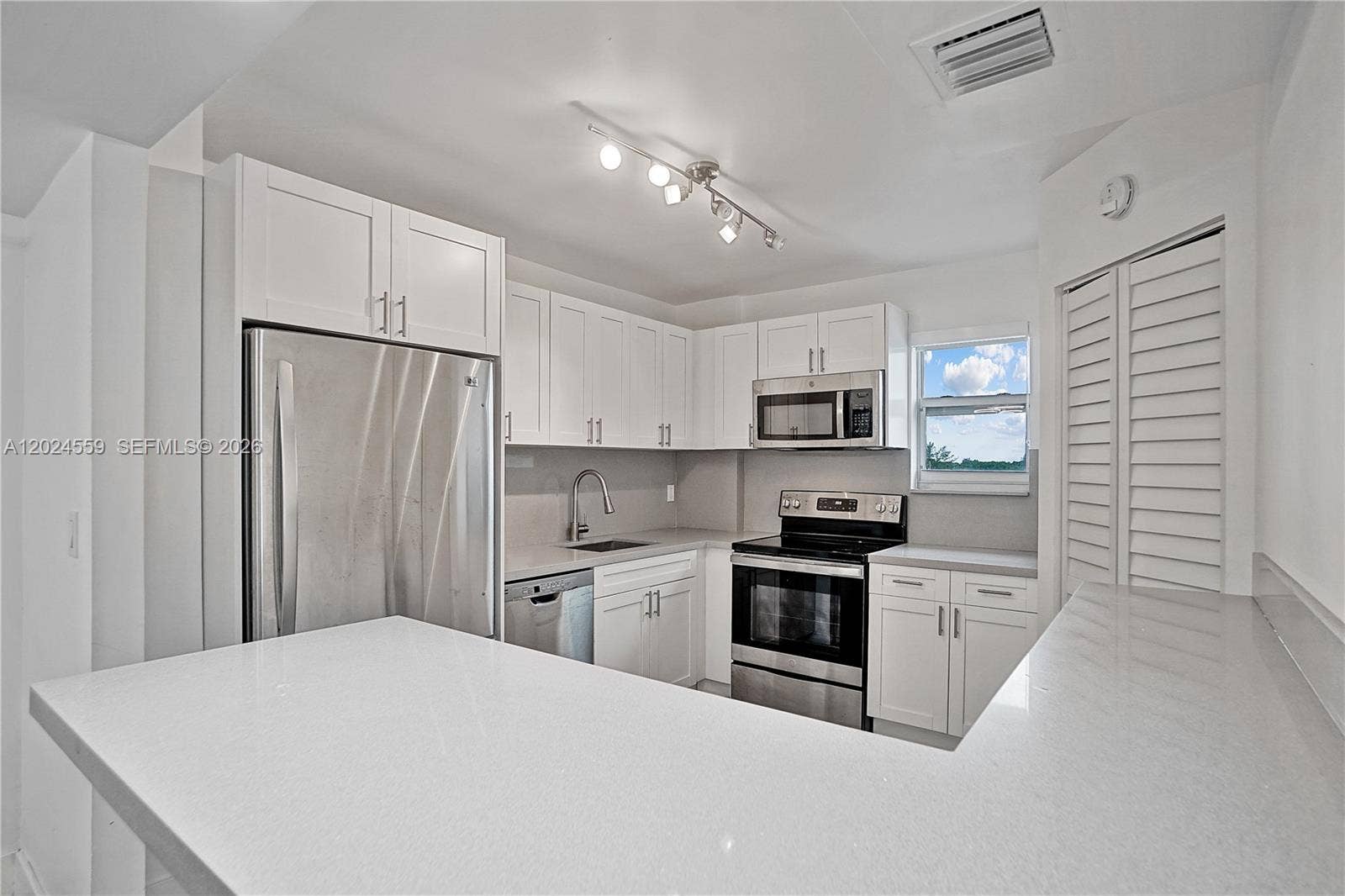 9273 Collins Avenue, #309, Surfside, FL 33154 Photo 1