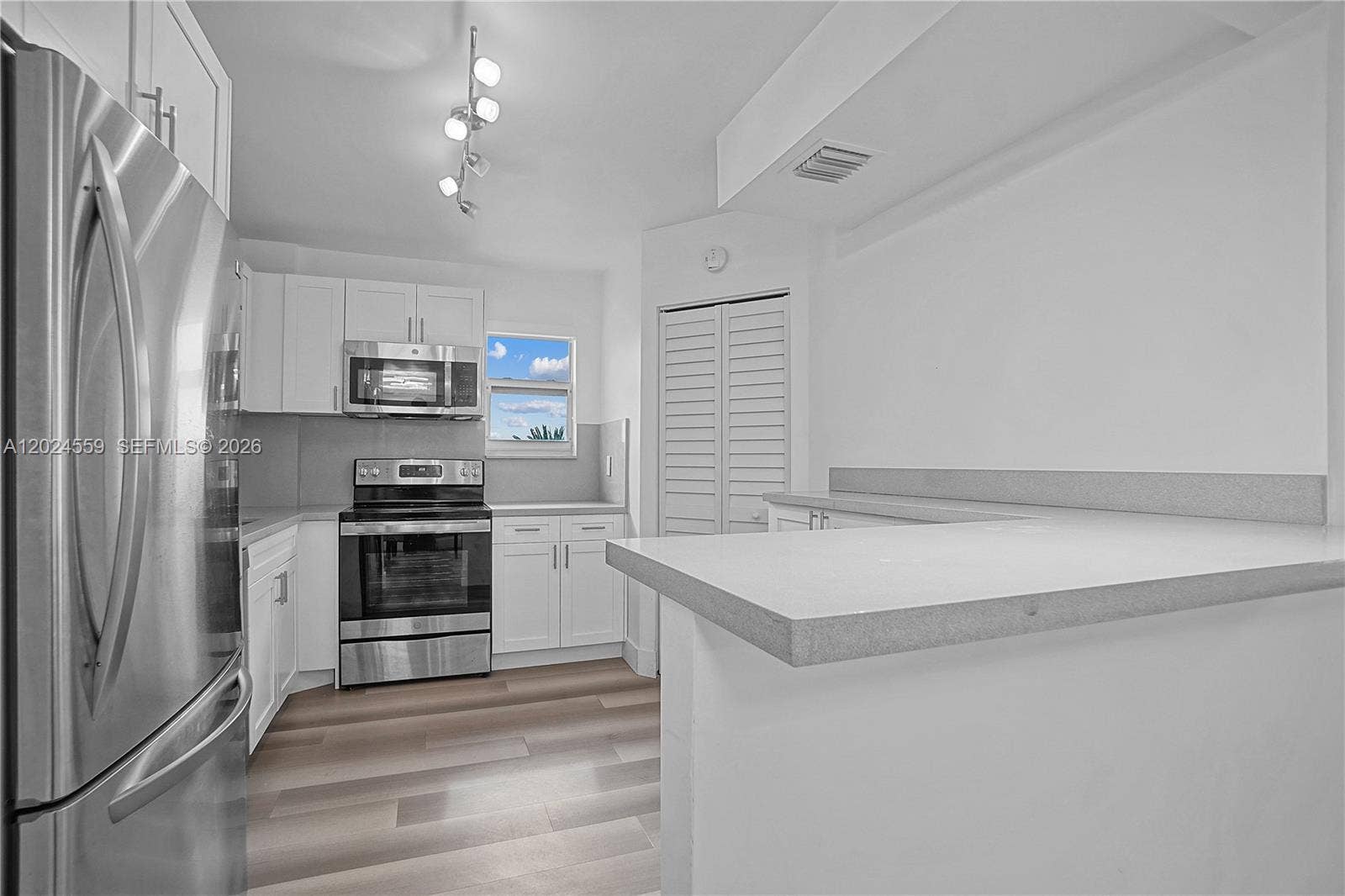 9273 Collins Avenue, #309, Surfside, FL 33154 Photo 3