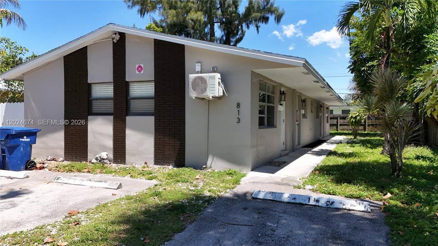 Property photo for 813 SW 29th Street, Fort Lauderdale, FL