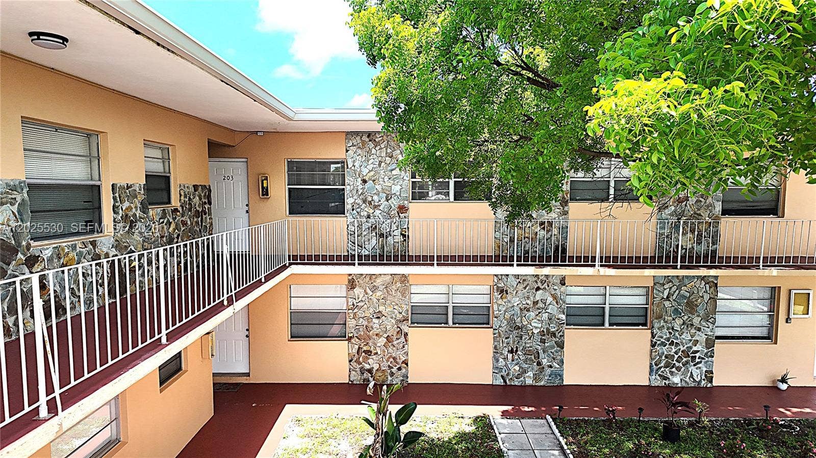 31 SE 2nd Avenue, #203, Hallandale Beach, Hallandale Beach, FL 33009 Photo 2