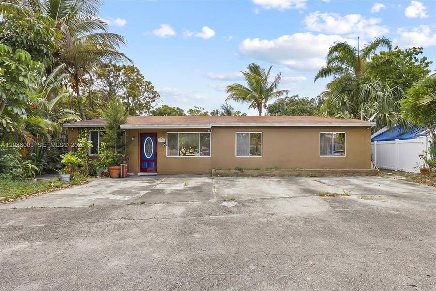 Property photo for 1975 SW 41st Avenue, Fort Lauderdale, FL