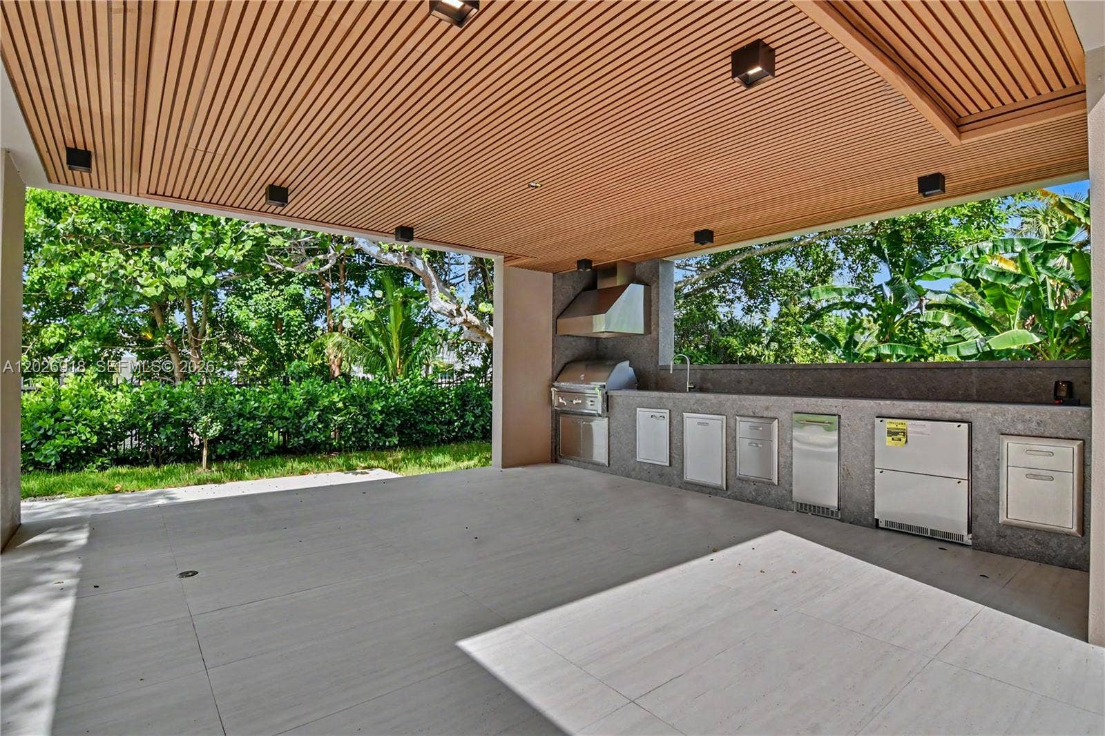 11920 SW 69th Court, Pinecrest, FL 33156 Outdoor Kitchen
