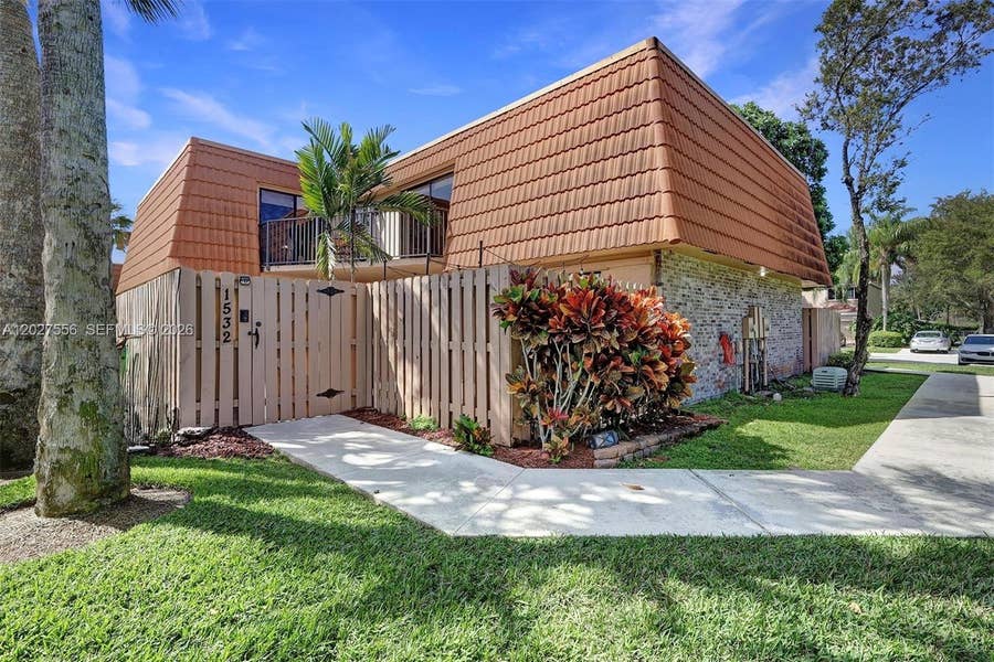 Property photo for 1532 W Harmony Lake Circle, Davie, FL