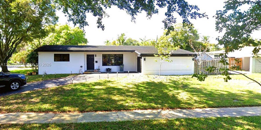 Property photo for 11 Redwood Circle, Plantation, FL
