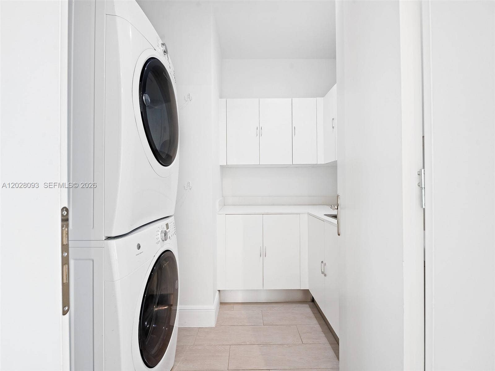 30 Isle Of Venice Drive, #403, Fort Lauderdale, FL 33301 Full Size Laundry Room