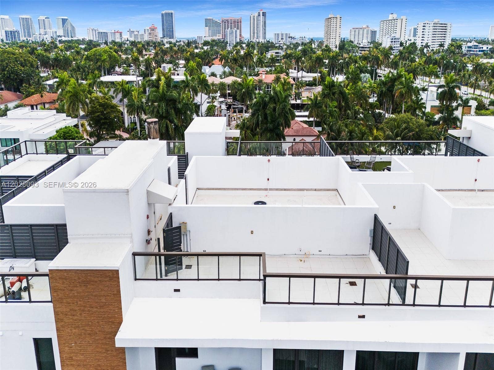 30 Isle Of Venice Drive, #403, Fort Lauderdale, FL 33301 Private Rooftop Entertaining Area