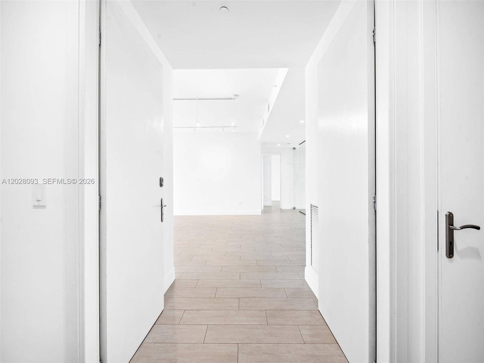 30 Isle Of Venice Drive, #403, Fort Lauderdale, FL 33301 Step off elevator into your private foyer.
