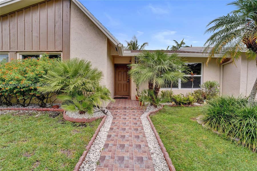 Property photo for 417 SE 4th Street, Dania Beach, FL