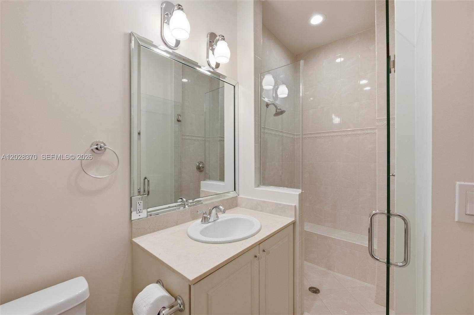 Handicap bath - guest house- cabana