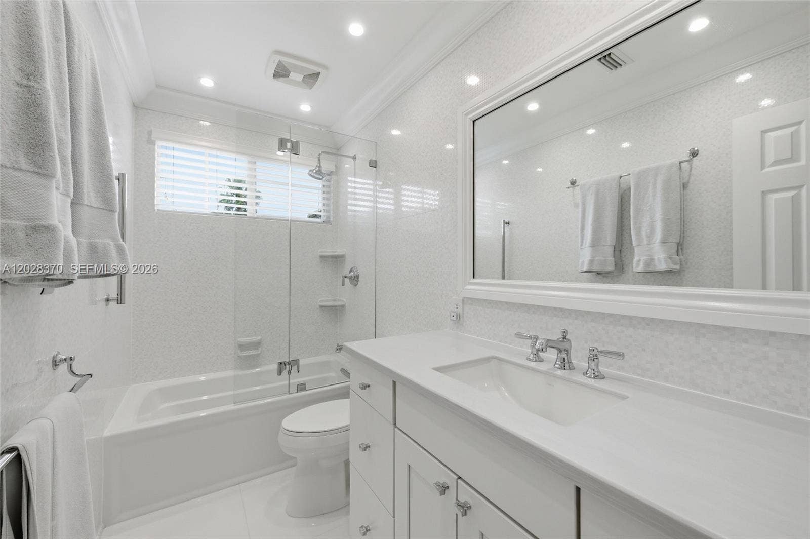 secondary bath - 2nd level