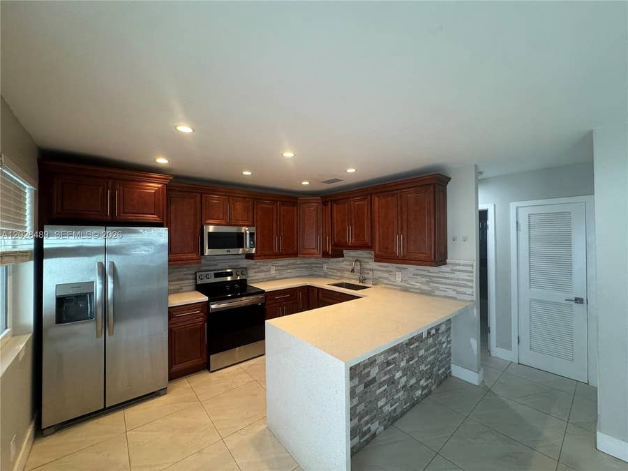 Property photo for 125 SE 4th Avenue, #2, Hallandale Beach, FL